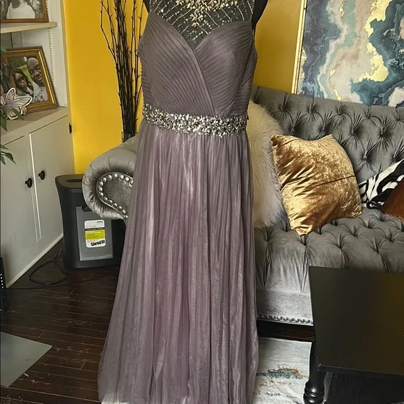 Elegant Gray Evening Gown - Picture 1 of 11